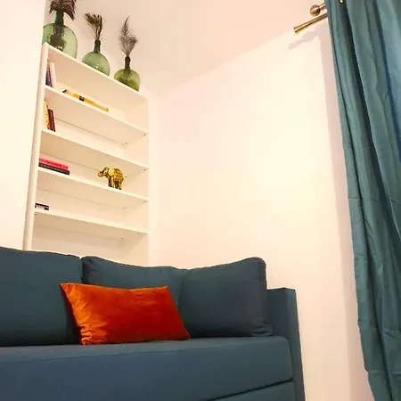 Spiral Stairs Duplex Апартаменты *